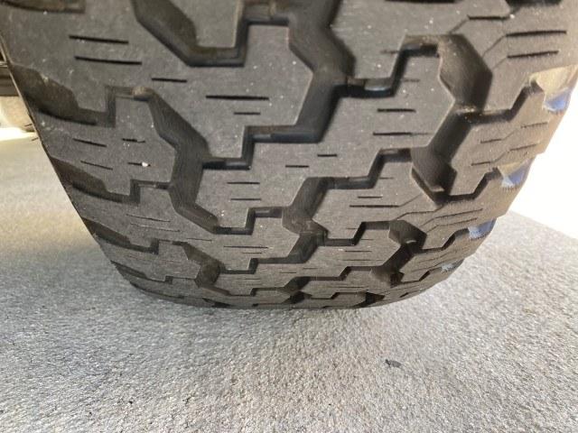 2004 Silver Birch Metallic /Medium Dark Pewter Chevrolet Colorado LS Z85 LOW MILES 37,582 4WD (1GCDT148448) with an 2.8L DOHC 4-Cyl MFI Engine engine, Automatic transmission, located at 4701 North Dixie Hwy, Pompano Beach, FL, 33064, (954) 422-2889, 26.240938, -80.123474 - OUR WEBPAGE FLORIDACARS1.COM HAS OVER 100 PHOTOS AND FREE CARFAX LINK 2004 Chevrolet Colorado LS Z85 Pickup 2.8L I4 F DOHC Gasoline 23 MPG Rear Wheel Drive w/ 4X4 Features 4WD/AWD ABS Brakes Air Conditioning AM/FM Stereo Automatic Transmission Bed Cover Cloth Seats 2004 Chevrolet Colorado LS Z85 Reg- Photo#20