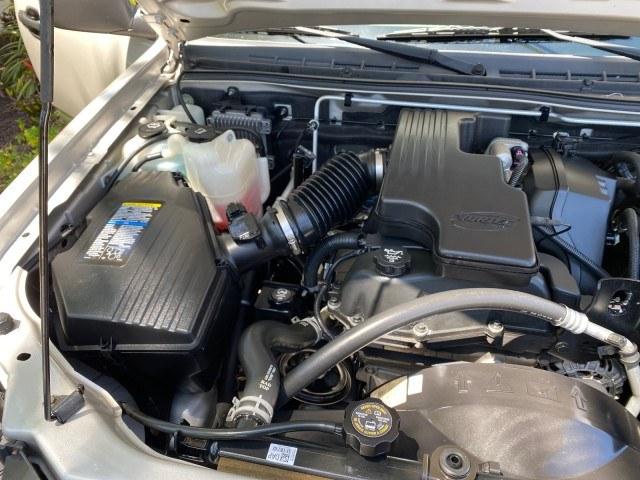 2004 Silver Birch Metallic /Medium Dark Pewter Chevrolet Colorado LS Z85 LOW MILES 37,582 4WD (1GCDT148448) with an 2.8L DOHC 4-Cyl MFI Engine engine, Automatic transmission, located at 4701 North Dixie Hwy, Pompano Beach, FL, 33064, (954) 422-2889, 26.240938, -80.123474 - OUR WEBPAGE FLORIDACARS1.COM HAS OVER 100 PHOTOS AND FREE CARFAX LINK 2004 Chevrolet Colorado LS Z85 Pickup 2.8L I4 F DOHC Gasoline 23 MPG Rear Wheel Drive w/ 4X4 Features 4WD/AWD ABS Brakes Air Conditioning AM/FM Stereo Automatic Transmission Bed Cover Cloth Seats 2004 Chevrolet Colorado LS Z85 Reg- Photo#24
