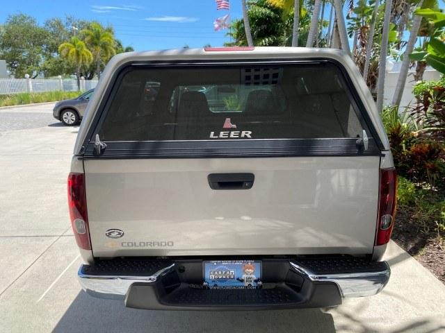 2004 Silver Birch Metallic /Medium Dark Pewter Chevrolet Colorado LS Z85 LOW MILES 37,582 4WD (1GCDT148448) with an 2.8L DOHC 4-Cyl MFI Engine engine, Automatic transmission, located at 4701 North Dixie Hwy, Pompano Beach, FL, 33064, (954) 422-2889, 26.240938, -80.123474 - OUR WEBPAGE FLORIDACARS1.COM HAS OVER 100 PHOTOS AND FREE CARFAX LINK 2004 Chevrolet Colorado LS Z85 Pickup 2.8L I4 F DOHC Gasoline 23 MPG Rear Wheel Drive w/ 4X4 Features 4WD/AWD ABS Brakes Air Conditioning AM/FM Stereo Automatic Transmission Bed Cover Cloth Seats 2004 Chevrolet Colorado LS Z85 Reg- Photo#35