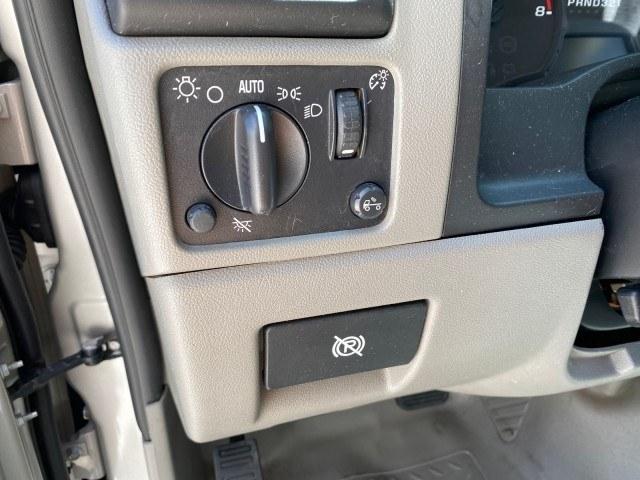 2004 Silver Birch Metallic /Medium Dark Pewter Chevrolet Colorado LS Z85 LOW MILES 37,582 4WD (1GCDT148448) with an 2.8L DOHC 4-Cyl MFI Engine engine, Automatic transmission, located at 4701 North Dixie Hwy, Pompano Beach, FL, 33064, (954) 422-2889, 26.240938, -80.123474 - OUR WEBPAGE FLORIDACARS1.COM HAS OVER 100 PHOTOS AND FREE CARFAX LINK 2004 Chevrolet Colorado LS Z85 Pickup 2.8L I4 F DOHC Gasoline 23 MPG Rear Wheel Drive w/ 4X4 Features 4WD/AWD ABS Brakes Air Conditioning AM/FM Stereo Automatic Transmission Bed Cover Cloth Seats 2004 Chevrolet Colorado LS Z85 Reg- Photo#53