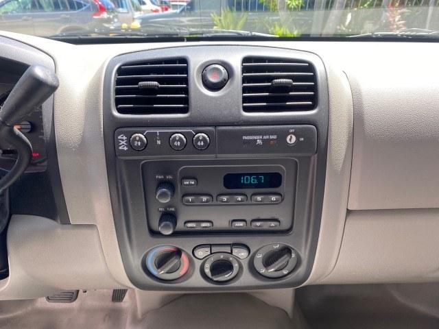 2004 Silver Birch Metallic /Medium Dark Pewter Chevrolet Colorado LS Z85 LOW MILES 37,582 4WD (1GCDT148448) with an 2.8L DOHC 4-Cyl MFI Engine engine, Automatic transmission, located at 4701 North Dixie Hwy, Pompano Beach, FL, 33064, (954) 422-2889, 26.240938, -80.123474 - OUR WEBPAGE FLORIDACARS1.COM HAS OVER 100 PHOTOS AND FREE CARFAX LINK 2004 Chevrolet Colorado LS Z85 Pickup 2.8L I4 F DOHC Gasoline 23 MPG Rear Wheel Drive w/ 4X4 Features 4WD/AWD ABS Brakes Air Conditioning AM/FM Stereo Automatic Transmission Bed Cover Cloth Seats 2004 Chevrolet Colorado LS Z85 Reg- Photo#56