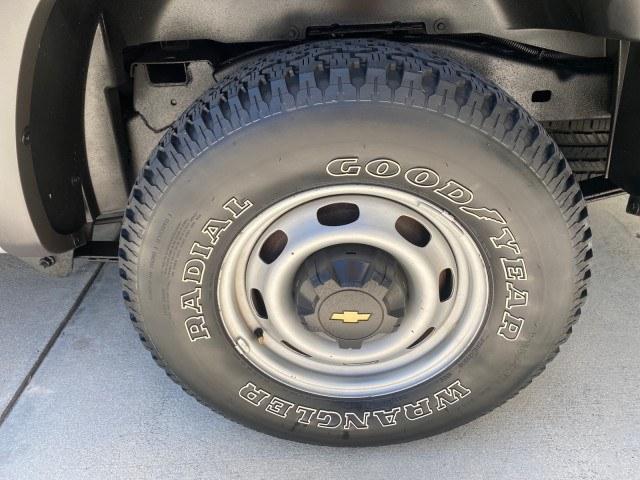 2004 Silver Birch Metallic /Medium Dark Pewter Chevrolet Colorado LS Z85 LOW MILES 37,582 4WD (1GCDT148448) with an 2.8L DOHC 4-Cyl MFI Engine engine, Automatic transmission, located at 4701 North Dixie Hwy, Pompano Beach, FL, 33064, (954) 422-2889, 26.240938, -80.123474 - OUR WEBPAGE FLORIDACARS1.COM HAS OVER 100 PHOTOS AND FREE CARFAX LINK 2004 Chevrolet Colorado LS Z85 Pickup 2.8L I4 F DOHC Gasoline 23 MPG Rear Wheel Drive w/ 4X4 Features 4WD/AWD ABS Brakes Air Conditioning AM/FM Stereo Automatic Transmission Bed Cover Cloth Seats 2004 Chevrolet Colorado LS Z85 Reg- Photo#78