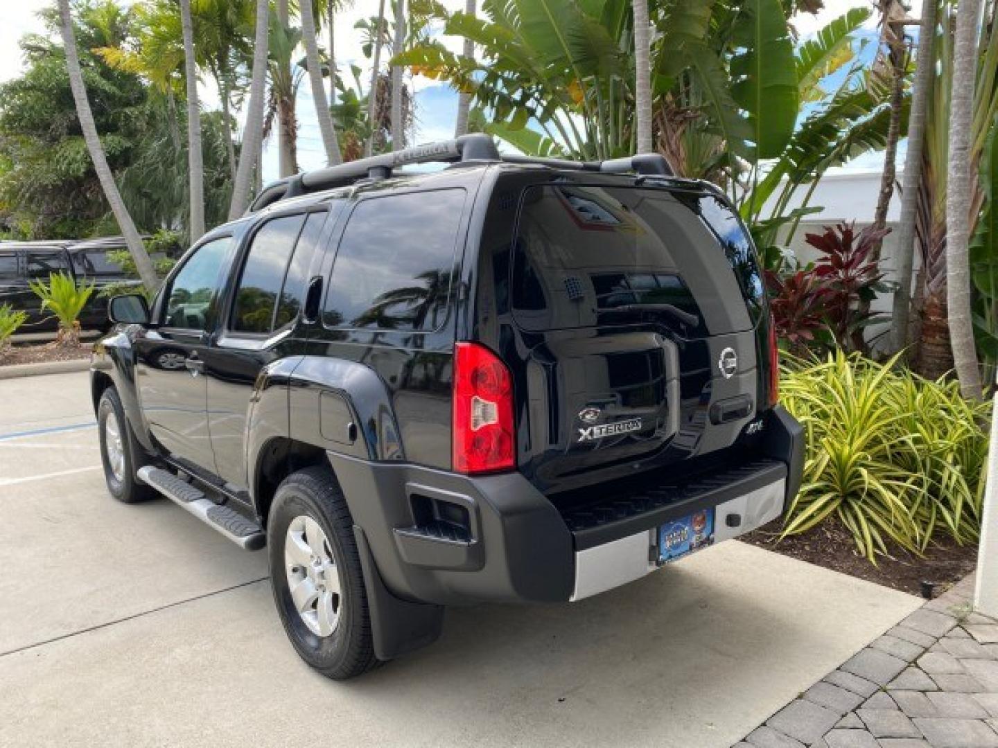 2009 Super Black /Steel Nissan Xterra 6 SPDLOW MILES 50,980 1 OWNER 4WD (5N1AN08W69C) with an 4.0L V6 Cylinder Engine engine, Manual transmission, located at 4701 North Dixie Hwy, Pompano Beach, FL, 33064, (954) 422-2889, 26.240938, -80.123474 - OUR WEBPAGE FLORIDACARS1.COM HAS OVER 100 PHOTOS AND FREE CARFAX LINK 2009 Nissan Xterra S 1 OWNER MANUAL TRANSMISSION 4 Door Wagon/Sport Utility 4.0L V6 F DOHC 24V Gasoline 20 MPG Rear Wheel Drive w/ 4X4 Features 4WD/AWD ABS Brakes Air Conditioning Alloy Wheels AM/FM Stereo Automatic Transmission A- Photo#5
