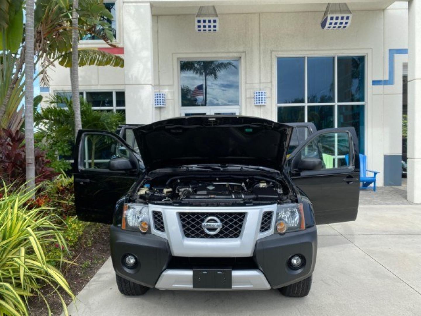 2009 Super Black /Steel Nissan Xterra 6 SPDLOW MILES 50,980 1 OWNER 4WD (5N1AN08W69C) with an 4.0L V6 Cylinder Engine engine, Manual transmission, located at 4701 North Dixie Hwy, Pompano Beach, FL, 33064, (954) 422-2889, 26.240938, -80.123474 - OUR WEBPAGE FLORIDACARS1.COM HAS OVER 100 PHOTOS AND FREE CARFAX LINK 2009 Nissan Xterra S 1 OWNER MANUAL TRANSMISSION 4 Door Wagon/Sport Utility 4.0L V6 F DOHC 24V Gasoline 20 MPG Rear Wheel Drive w/ 4X4 Features 4WD/AWD ABS Brakes Air Conditioning Alloy Wheels AM/FM Stereo Automatic Transmission A- Photo#16