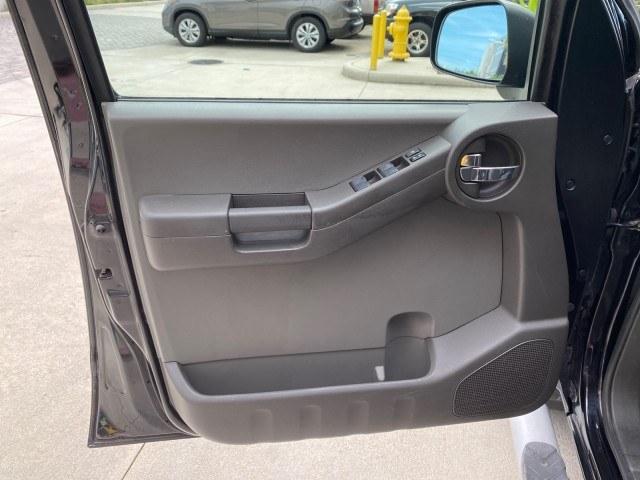 2009 Super Black /Steel Nissan Xterra S LOW MILES 50,980 1 OWNER 4WD (5N1AN08W69C) with an 4.0L V6 Cylinder Engine engine, Automatic transmission, located at 4701 North Dixie Hwy, Pompano Beach, FL, 33064, (954) 422-2889, 26.240938, -80.123474 - OUR WEBPAGE FLORIDACARS1.COM HAS OVER 100 PHOTOS AND FREE CARFAX LINK 2009 Nissan Xterra S 1 OWNER MANUAL TRANSMISSION 4 Door Wagon/Sport Utility 4.0L V6 F DOHC 24V Gasoline 20 MPG Rear Wheel Drive w/ 4X4 Features 4WD/AWD ABS Brakes Air Conditioning Alloy Wheels AM/FM Stereo Automatic Transmission A- Photo#41