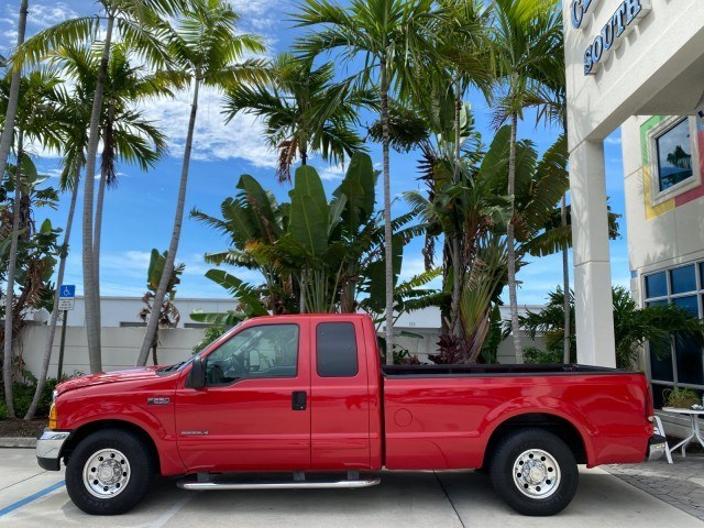2001 Red /Medium Graphite Ford Super Duty F-250 7.3 TURBO DIESEL XL 1 OWNER (3FTNX20F31M) with an 7.3L DI V8 Turbo-Diesel Power Stroke Engine engine, Automatic transmission, located at 4701 North Dixie Hwy, Pompano Beach, FL, 33064, (954) 422-2889, 26.240938, -80.123474 - OUR WEBPAGE FLORIDACARS1.COM HAS OVER 100 PHOTOS AND FREE CARFAX LINK 2001 Ford F-250 Super Duty Lariat 1 OWNER 4 Door Extended Cab Pickup 7.3L V8 F Diesel Rear Wheel Drive Features ABS Brakes Air Conditioning Alloy Wheels AM/FM Stereo Automatic Transmission CD Audio Cruise Control Cloth Seats Overh- Photo#4