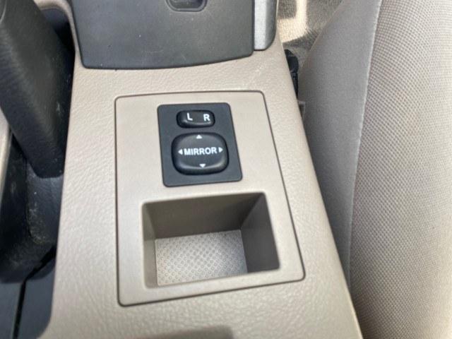 2006 Light Green Metallic /Ash Toyota RAV4 4X4Limited LOW MILES 67,531 (JTMBD31V766) with an 2.4L DOHC SFI 16-Valve VVT-i 4-Cyl Engine engine, Automatic transmission, located at 4701 North Dixie Hwy, Pompano Beach, FL, 33064, (954) 422-2889, 26.240938, -80.123474 - OUR WEBPAGE FLORIDACARS1.COM HAS OVER 100 PHOTOS AND FREE CARFAX LINK 2006 Toyota Rav4 Limited 4WD/AWD 4 Door Wagon/Sport Utility 2.4L I4 F DOHC 16V Gasoline 23 MPG All Wheel Drive Features 4WD/AWD ABS Brakes Air Conditioning Alloy Wheels AM/FM Stereo Automatic Transmission CD Audio Cloth Seats Crui- Photo#66
