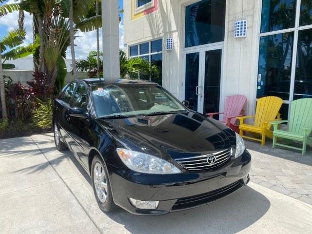 2005 Black /Taupe Toyota Camry XLE LOW MILES 76,231 1 OWNER (4T1BF32K25U) with an 3.0L DOHC MPFI Vvti 24-Valve V6 Engine engine, Automatic transmission, located at 4701 North Dixie Hwy, Pompano Beach, FL, 33064, (954) 422-2889, 26.240938, -80.123474 - OUR WEBPAGE FLORIDACARS1.COM HAS OVER 100 PHOTOS AND FREE CARFAX LINK 2005 Toyota Camry XLE V6 1 OWNER Sedan 4 DR 3.0L V6 F DOHC 24V Gasoline 28 MPG Front Wheel Drive Features ABS Brakes Air Conditioning Alloy Wheels AM/FM Stereo Automatic Transmission Cassette Player CD Audio Cruise Control JBL Sou- Photo#1