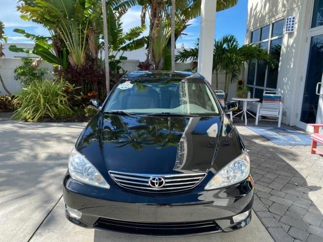 2005 Black /Taupe Toyota Camry XLE LOW MILES 76,231 1 OWNER (4T1BF32K25U) with an 3.0L DOHC MPFI Vvti 24-Valve V6 Engine engine, Automatic transmission, located at 4701 North Dixie Hwy, Pompano Beach, FL, 33064, (954) 422-2889, 26.240938, -80.123474 - OUR WEBPAGE FLORIDACARS1.COM HAS OVER 100 PHOTOS AND FREE CARFAX LINK 2005 Toyota Camry XLE V6 1 OWNER Sedan 4 DR 3.0L V6 F DOHC 24V Gasoline 28 MPG Front Wheel Drive Features ABS Brakes Air Conditioning Alloy Wheels AM/FM Stereo Automatic Transmission Cassette Player CD Audio Cruise Control JBL Sou- Photo#2