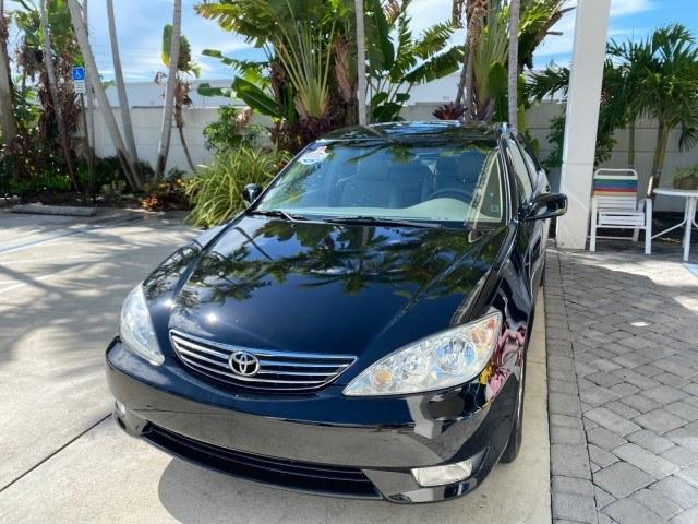 2005 Black /Taupe Toyota Camry XLE LOW MILES 76,231 1 OWNER (4T1BF32K25U) with an 3.0L DOHC MPFI Vvti 24-Valve V6 Engine engine, Automatic transmission, located at 4701 North Dixie Hwy, Pompano Beach, FL, 33064, (954) 422-2889, 26.240938, -80.123474 - OUR WEBPAGE FLORIDACARS1.COM HAS OVER 100 PHOTOS AND FREE CARFAX LINK 2005 Toyota Camry XLE V6 1 OWNER Sedan 4 DR 3.0L V6 F DOHC 24V Gasoline 28 MPG Front Wheel Drive Features ABS Brakes Air Conditioning Alloy Wheels AM/FM Stereo Automatic Transmission Cassette Player CD Audio Cruise Control JBL Sou- Photo#3