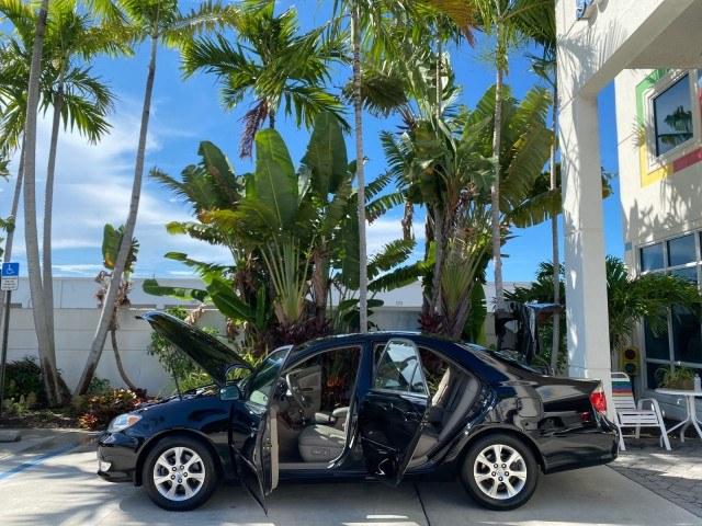 2005 Black /Taupe Toyota Camry XLE LOW MILES 76,231 1 OWNER (4T1BF32K25U) with an 3.0L DOHC MPFI Vvti 24-Valve V6 Engine engine, Automatic transmission, located at 4701 North Dixie Hwy, Pompano Beach, FL, 33064, (954) 422-2889, 26.240938, -80.123474 - OUR WEBPAGE FLORIDACARS1.COM HAS OVER 100 PHOTOS AND FREE CARFAX LINK 2005 Toyota Camry XLE V6 1 OWNER Sedan 4 DR 3.0L V6 F DOHC 24V Gasoline 28 MPG Front Wheel Drive Features ABS Brakes Air Conditioning Alloy Wheels AM/FM Stereo Automatic Transmission Cassette Player CD Audio Cruise Control JBL Sou- Photo#5