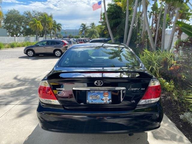 2005 Black /Taupe Toyota Camry XLE LOW MILES 76,231 1 OWNER (4T1BF32K25U) with an 3.0L DOHC MPFI Vvti 24-Valve V6 Engine engine, Automatic transmission, located at 4701 North Dixie Hwy, Pompano Beach, FL, 33064, (954) 422-2889, 26.240938, -80.123474 - OUR WEBPAGE FLORIDACARS1.COM HAS OVER 100 PHOTOS AND FREE CARFAX LINK 2005 Toyota Camry XLE V6 1 OWNER Sedan 4 DR 3.0L V6 F DOHC 24V Gasoline 28 MPG Front Wheel Drive Features ABS Brakes Air Conditioning Alloy Wheels AM/FM Stereo Automatic Transmission Cassette Player CD Audio Cruise Control JBL Sou- Photo#7