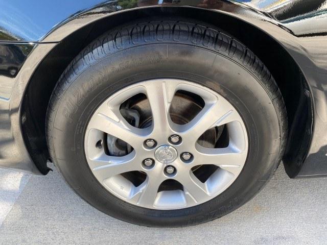 2005 Black /Taupe Toyota Camry XLE LOW MILES 76,231 1 OWNER (4T1BF32K25U) with an 3.0L DOHC MPFI Vvti 24-Valve V6 Engine engine, Automatic transmission, located at 4701 North Dixie Hwy, Pompano Beach, FL, 33064, (954) 422-2889, 26.240938, -80.123474 - OUR WEBPAGE FLORIDACARS1.COM HAS OVER 100 PHOTOS AND FREE CARFAX LINK 2005 Toyota Camry XLE V6 1 OWNER Sedan 4 DR 3.0L V6 F DOHC 24V Gasoline 28 MPG Front Wheel Drive Features ABS Brakes Air Conditioning Alloy Wheels AM/FM Stereo Automatic Transmission Cassette Player CD Audio Cruise Control JBL Sou- Photo#19