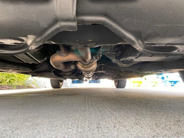 2005 Black /Taupe Toyota Camry XLE LOW MILES 76,231 1 OWNER (4T1BF32K25U) with an 3.0L DOHC MPFI Vvti 24-Valve V6 Engine engine, Automatic transmission, located at 4701 North Dixie Hwy, Pompano Beach, FL, 33064, (954) 422-2889, 26.240938, -80.123474 - OUR WEBPAGE FLORIDACARS1.COM HAS OVER 100 PHOTOS AND FREE CARFAX LINK 2005 Toyota Camry XLE V6 1 OWNER Sedan 4 DR 3.0L V6 F DOHC 24V Gasoline 28 MPG Front Wheel Drive Features ABS Brakes Air Conditioning Alloy Wheels AM/FM Stereo Automatic Transmission Cassette Player CD Audio Cruise Control JBL Sou- Photo#21