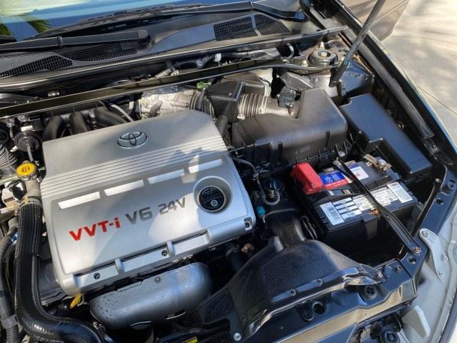 2005 Black /Taupe Toyota Camry XLE LOW MILES 76,231 1 OWNER (4T1BF32K25U) with an 3.0L DOHC MPFI Vvti 24-Valve V6 Engine engine, Automatic transmission, located at 4701 North Dixie Hwy, Pompano Beach, FL, 33064, (954) 422-2889, 26.240938, -80.123474 - OUR WEBPAGE FLORIDACARS1.COM HAS OVER 100 PHOTOS AND FREE CARFAX LINK 2005 Toyota Camry XLE V6 1 OWNER Sedan 4 DR 3.0L V6 F DOHC 24V Gasoline 28 MPG Front Wheel Drive Features ABS Brakes Air Conditioning Alloy Wheels AM/FM Stereo Automatic Transmission Cassette Player CD Audio Cruise Control JBL Sou- Photo#25