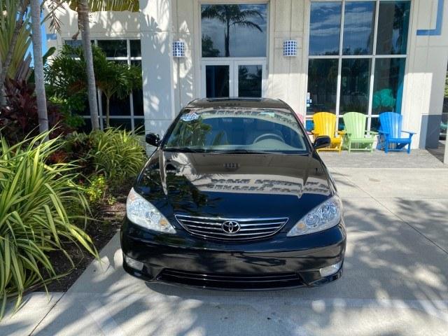 2005 Black /Taupe Toyota Camry XLE LOW MILES 76,231 1 OWNER (4T1BF32K25U) with an 3.0L DOHC MPFI Vvti 24-Valve V6 Engine engine, Automatic transmission, located at 4701 North Dixie Hwy, Pompano Beach, FL, 33064, (954) 422-2889, 26.240938, -80.123474 - OUR WEBPAGE FLORIDACARS1.COM HAS OVER 100 PHOTOS AND FREE CARFAX LINK 2005 Toyota Camry XLE V6 1 OWNER Sedan 4 DR 3.0L V6 F DOHC 24V Gasoline 28 MPG Front Wheel Drive Features ABS Brakes Air Conditioning Alloy Wheels AM/FM Stereo Automatic Transmission Cassette Player CD Audio Cruise Control JBL Sou- Photo#26
