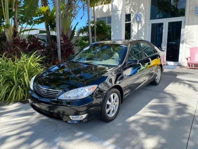 2005 Black /Taupe Toyota Camry XLE LOW MILES 76,231 1 OWNER (4T1BF32K25U) with an 3.0L DOHC MPFI Vvti 24-Valve V6 Engine engine, Automatic transmission, located at 4701 North Dixie Hwy, Pompano Beach, FL, 33064, (954) 422-2889, 26.240938, -80.123474 - OUR WEBPAGE FLORIDACARS1.COM HAS OVER 100 PHOTOS AND FREE CARFAX LINK 2005 Toyota Camry XLE V6 1 OWNER Sedan 4 DR 3.0L V6 F DOHC 24V Gasoline 28 MPG Front Wheel Drive Features ABS Brakes Air Conditioning Alloy Wheels AM/FM Stereo Automatic Transmission Cassette Player CD Audio Cruise Control JBL Sou- Photo#28
