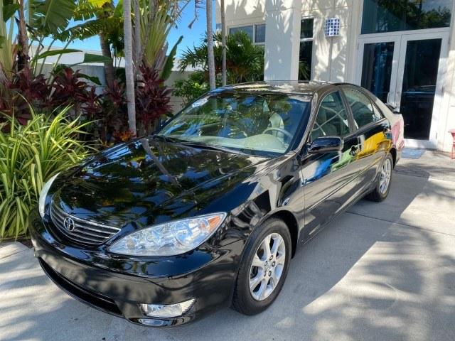 2005 Black /Taupe Toyota Camry XLE LOW MILES 76,231 1 OWNER (4T1BF32K25U) with an 3.0L DOHC MPFI Vvti 24-Valve V6 Engine engine, Automatic transmission, located at 4701 North Dixie Hwy, Pompano Beach, FL, 33064, (954) 422-2889, 26.240938, -80.123474 - OUR WEBPAGE FLORIDACARS1.COM HAS OVER 100 PHOTOS AND FREE CARFAX LINK 2005 Toyota Camry XLE V6 1 OWNER Sedan 4 DR 3.0L V6 F DOHC 24V Gasoline 28 MPG Front Wheel Drive Features ABS Brakes Air Conditioning Alloy Wheels AM/FM Stereo Automatic Transmission Cassette Player CD Audio Cruise Control JBL Sou- Photo#29