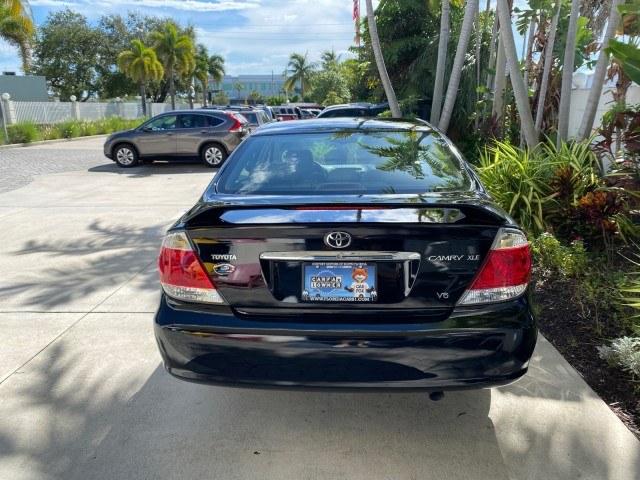 2005 Black /Taupe Toyota Camry XLE LOW MILES 76,231 1 OWNER (4T1BF32K25U) with an 3.0L DOHC MPFI Vvti 24-Valve V6 Engine engine, Automatic transmission, located at 4701 North Dixie Hwy, Pompano Beach, FL, 33064, (954) 422-2889, 26.240938, -80.123474 - OUR WEBPAGE FLORIDACARS1.COM HAS OVER 100 PHOTOS AND FREE CARFAX LINK 2005 Toyota Camry XLE V6 1 OWNER Sedan 4 DR 3.0L V6 F DOHC 24V Gasoline 28 MPG Front Wheel Drive Features ABS Brakes Air Conditioning Alloy Wheels AM/FM Stereo Automatic Transmission Cassette Player CD Audio Cruise Control JBL Sou- Photo#34