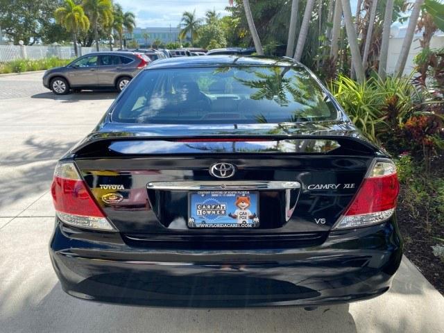 2005 Black /Taupe Toyota Camry XLE LOW MILES 76,231 1 OWNER (4T1BF32K25U) with an 3.0L DOHC MPFI Vvti 24-Valve V6 Engine engine, Automatic transmission, located at 4701 North Dixie Hwy, Pompano Beach, FL, 33064, (954) 422-2889, 26.240938, -80.123474 - OUR WEBPAGE FLORIDACARS1.COM HAS OVER 100 PHOTOS AND FREE CARFAX LINK 2005 Toyota Camry XLE V6 1 OWNER Sedan 4 DR 3.0L V6 F DOHC 24V Gasoline 28 MPG Front Wheel Drive Features ABS Brakes Air Conditioning Alloy Wheels AM/FM Stereo Automatic Transmission Cassette Player CD Audio Cruise Control JBL Sou- Photo#35
