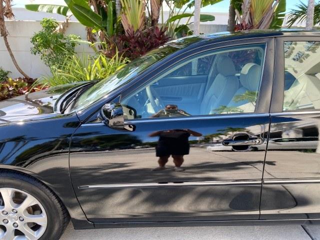 2005 Black /Taupe Toyota Camry XLE LOW MILES 76,231 1 OWNER (4T1BF32K25U) with an 3.0L DOHC MPFI Vvti 24-Valve V6 Engine engine, Automatic transmission, located at 4701 North Dixie Hwy, Pompano Beach, FL, 33064, (954) 422-2889, 26.240938, -80.123474 - OUR WEBPAGE FLORIDACARS1.COM HAS OVER 100 PHOTOS AND FREE CARFAX LINK 2005 Toyota Camry XLE V6 1 OWNER Sedan 4 DR 3.0L V6 F DOHC 24V Gasoline 28 MPG Front Wheel Drive Features ABS Brakes Air Conditioning Alloy Wheels AM/FM Stereo Automatic Transmission Cassette Player CD Audio Cruise Control JBL Sou- Photo#37