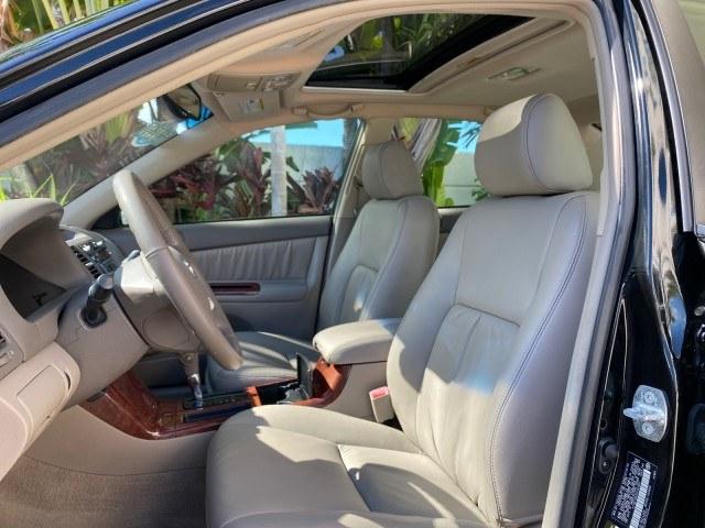 2005 Black /Taupe Toyota Camry XLE LOW MILES 76,231 1 OWNER (4T1BF32K25U) with an 3.0L DOHC MPFI Vvti 24-Valve V6 Engine engine, Automatic transmission, located at 4701 North Dixie Hwy, Pompano Beach, FL, 33064, (954) 422-2889, 26.240938, -80.123474 - OUR WEBPAGE FLORIDACARS1.COM HAS OVER 100 PHOTOS AND FREE CARFAX LINK 2005 Toyota Camry XLE V6 1 OWNER Sedan 4 DR 3.0L V6 F DOHC 24V Gasoline 28 MPG Front Wheel Drive Features ABS Brakes Air Conditioning Alloy Wheels AM/FM Stereo Automatic Transmission Cassette Player CD Audio Cruise Control JBL Sou- Photo#42
