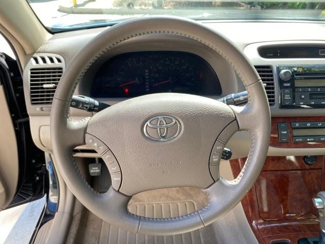 2005 Black /Taupe Toyota Camry XLE LOW MILES 76,231 1 OWNER (4T1BF32K25U) with an 3.0L DOHC MPFI Vvti 24-Valve V6 Engine engine, Automatic transmission, located at 4701 North Dixie Hwy, Pompano Beach, FL, 33064, (954) 422-2889, 26.240938, -80.123474 - OUR WEBPAGE FLORIDACARS1.COM HAS OVER 100 PHOTOS AND FREE CARFAX LINK 2005 Toyota Camry XLE V6 1 OWNER Sedan 4 DR 3.0L V6 F DOHC 24V Gasoline 28 MPG Front Wheel Drive Features ABS Brakes Air Conditioning Alloy Wheels AM/FM Stereo Automatic Transmission Cassette Player CD Audio Cruise Control JBL Sou- Photo#48
