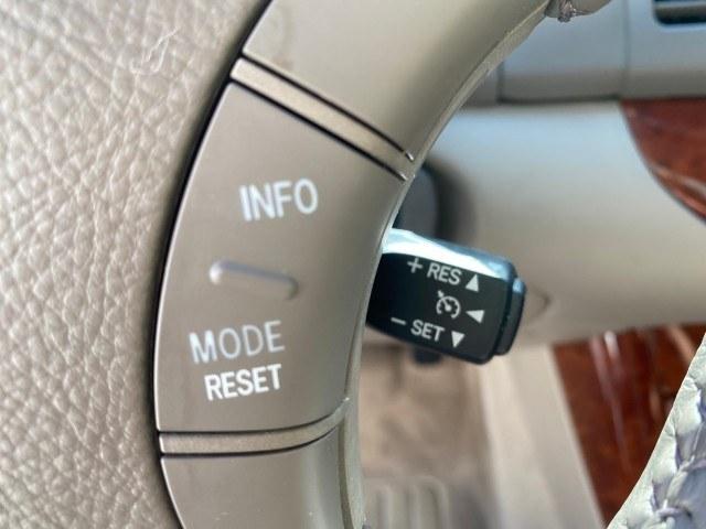 2005 Black /Taupe Toyota Camry XLE LOW MILES 76,231 1 OWNER (4T1BF32K25U) with an 3.0L DOHC MPFI Vvti 24-Valve V6 Engine engine, Automatic transmission, located at 4701 North Dixie Hwy, Pompano Beach, FL, 33064, (954) 422-2889, 26.240938, -80.123474 - OUR WEBPAGE FLORIDACARS1.COM HAS OVER 100 PHOTOS AND FREE CARFAX LINK 2005 Toyota Camry XLE V6 1 OWNER Sedan 4 DR 3.0L V6 F DOHC 24V Gasoline 28 MPG Front Wheel Drive Features ABS Brakes Air Conditioning Alloy Wheels AM/FM Stereo Automatic Transmission Cassette Player CD Audio Cruise Control JBL Sou- Photo#50