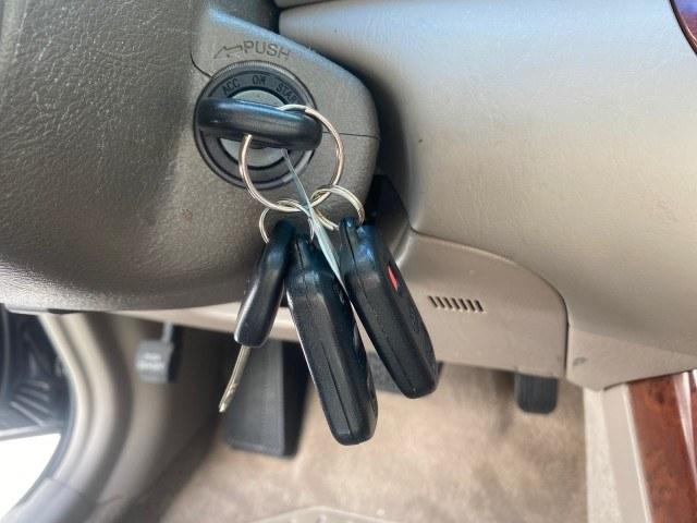 2005 Black /Taupe Toyota Camry XLE LOW MILES 76,231 1 OWNER (4T1BF32K25U) with an 3.0L DOHC MPFI Vvti 24-Valve V6 Engine engine, Automatic transmission, located at 4701 North Dixie Hwy, Pompano Beach, FL, 33064, (954) 422-2889, 26.240938, -80.123474 - OUR WEBPAGE FLORIDACARS1.COM HAS OVER 100 PHOTOS AND FREE CARFAX LINK 2005 Toyota Camry XLE V6 1 OWNER Sedan 4 DR 3.0L V6 F DOHC 24V Gasoline 28 MPG Front Wheel Drive Features ABS Brakes Air Conditioning Alloy Wheels AM/FM Stereo Automatic Transmission Cassette Player CD Audio Cruise Control JBL Sou- Photo#56
