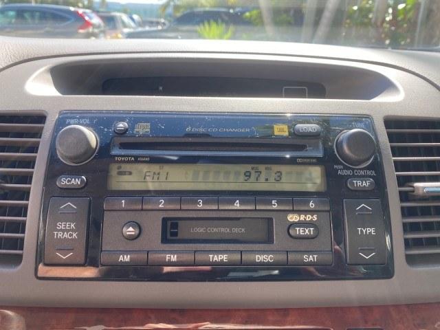 2005 Black /Taupe Toyota Camry XLE LOW MILES 76,231 1 OWNER (4T1BF32K25U) with an 3.0L DOHC MPFI Vvti 24-Valve V6 Engine engine, Automatic transmission, located at 4701 North Dixie Hwy, Pompano Beach, FL, 33064, (954) 422-2889, 26.240938, -80.123474 - OUR WEBPAGE FLORIDACARS1.COM HAS OVER 100 PHOTOS AND FREE CARFAX LINK 2005 Toyota Camry XLE V6 1 OWNER Sedan 4 DR 3.0L V6 F DOHC 24V Gasoline 28 MPG Front Wheel Drive Features ABS Brakes Air Conditioning Alloy Wheels AM/FM Stereo Automatic Transmission Cassette Player CD Audio Cruise Control JBL Sou- Photo#59