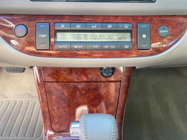 2005 Black /Taupe Toyota Camry XLE LOW MILES 76,231 1 OWNER (4T1BF32K25U) with an 3.0L DOHC MPFI Vvti 24-Valve V6 Engine engine, Automatic transmission, located at 4701 North Dixie Hwy, Pompano Beach, FL, 33064, (954) 422-2889, 26.240938, -80.123474 - OUR WEBPAGE FLORIDACARS1.COM HAS OVER 100 PHOTOS AND FREE CARFAX LINK 2005 Toyota Camry XLE V6 1 OWNER Sedan 4 DR 3.0L V6 F DOHC 24V Gasoline 28 MPG Front Wheel Drive Features ABS Brakes Air Conditioning Alloy Wheels AM/FM Stereo Automatic Transmission Cassette Player CD Audio Cruise Control JBL Sou- Photo#60
