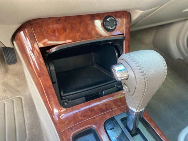 2005 Black /Taupe Toyota Camry XLE LOW MILES 76,231 1 OWNER (4T1BF32K25U) with an 3.0L DOHC MPFI Vvti 24-Valve V6 Engine engine, Automatic transmission, located at 4701 North Dixie Hwy, Pompano Beach, FL, 33064, (954) 422-2889, 26.240938, -80.123474 - OUR WEBPAGE FLORIDACARS1.COM HAS OVER 100 PHOTOS AND FREE CARFAX LINK 2005 Toyota Camry XLE V6 1 OWNER Sedan 4 DR 3.0L V6 F DOHC 24V Gasoline 28 MPG Front Wheel Drive Features ABS Brakes Air Conditioning Alloy Wheels AM/FM Stereo Automatic Transmission Cassette Player CD Audio Cruise Control JBL Sou- Photo#62