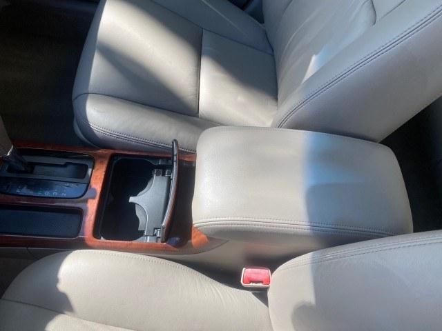 2005 Black /Taupe Toyota Camry XLE LOW MILES 76,231 1 OWNER (4T1BF32K25U) with an 3.0L DOHC MPFI Vvti 24-Valve V6 Engine engine, Automatic transmission, located at 4701 North Dixie Hwy, Pompano Beach, FL, 33064, (954) 422-2889, 26.240938, -80.123474 - OUR WEBPAGE FLORIDACARS1.COM HAS OVER 100 PHOTOS AND FREE CARFAX LINK 2005 Toyota Camry XLE V6 1 OWNER Sedan 4 DR 3.0L V6 F DOHC 24V Gasoline 28 MPG Front Wheel Drive Features ABS Brakes Air Conditioning Alloy Wheels AM/FM Stereo Automatic Transmission Cassette Player CD Audio Cruise Control JBL Sou- Photo#65