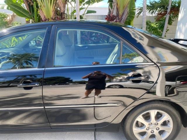 2005 Black /Taupe Toyota Camry XLE LOW MILES 76,231 1 OWNER (4T1BF32K25U) with an 3.0L DOHC MPFI Vvti 24-Valve V6 Engine engine, Automatic transmission, located at 4701 North Dixie Hwy, Pompano Beach, FL, 33064, (954) 422-2889, 26.240938, -80.123474 - OUR WEBPAGE FLORIDACARS1.COM HAS OVER 100 PHOTOS AND FREE CARFAX LINK 2005 Toyota Camry XLE V6 1 OWNER Sedan 4 DR 3.0L V6 F DOHC 24V Gasoline 28 MPG Front Wheel Drive Features ABS Brakes Air Conditioning Alloy Wheels AM/FM Stereo Automatic Transmission Cassette Player CD Audio Cruise Control JBL Sou- Photo#77