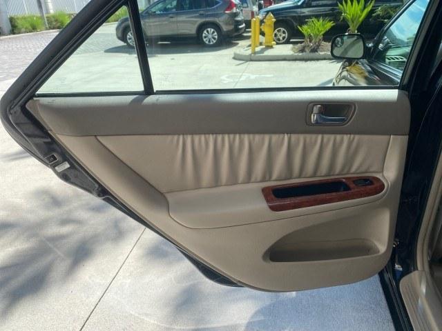 2005 Black /Taupe Toyota Camry XLE LOW MILES 76,231 1 OWNER (4T1BF32K25U) with an 3.0L DOHC MPFI Vvti 24-Valve V6 Engine engine, Automatic transmission, located at 4701 North Dixie Hwy, Pompano Beach, FL, 33064, (954) 422-2889, 26.240938, -80.123474 - OUR WEBPAGE FLORIDACARS1.COM HAS OVER 100 PHOTOS AND FREE CARFAX LINK 2005 Toyota Camry XLE V6 1 OWNER Sedan 4 DR 3.0L V6 F DOHC 24V Gasoline 28 MPG Front Wheel Drive Features ABS Brakes Air Conditioning Alloy Wheels AM/FM Stereo Automatic Transmission Cassette Player CD Audio Cruise Control JBL Sou- Photo#79