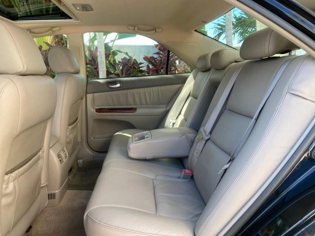 2005 Black /Taupe Toyota Camry XLE LOW MILES 76,231 1 OWNER (4T1BF32K25U) with an 3.0L DOHC MPFI Vvti 24-Valve V6 Engine engine, Automatic transmission, located at 4701 North Dixie Hwy, Pompano Beach, FL, 33064, (954) 422-2889, 26.240938, -80.123474 - OUR WEBPAGE FLORIDACARS1.COM HAS OVER 100 PHOTOS AND FREE CARFAX LINK 2005 Toyota Camry XLE V6 1 OWNER Sedan 4 DR 3.0L V6 F DOHC 24V Gasoline 28 MPG Front Wheel Drive Features ABS Brakes Air Conditioning Alloy Wheels AM/FM Stereo Automatic Transmission Cassette Player CD Audio Cruise Control JBL Sou- Photo#81