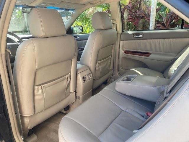 2005 Black /Taupe Toyota Camry XLE LOW MILES 76,231 1 OWNER (4T1BF32K25U) with an 3.0L DOHC MPFI Vvti 24-Valve V6 Engine engine, Automatic transmission, located at 4701 North Dixie Hwy, Pompano Beach, FL, 33064, (954) 422-2889, 26.240938, -80.123474 - OUR WEBPAGE FLORIDACARS1.COM HAS OVER 100 PHOTOS AND FREE CARFAX LINK 2005 Toyota Camry XLE V6 1 OWNER Sedan 4 DR 3.0L V6 F DOHC 24V Gasoline 28 MPG Front Wheel Drive Features ABS Brakes Air Conditioning Alloy Wheels AM/FM Stereo Automatic Transmission Cassette Player CD Audio Cruise Control JBL Sou- Photo#84
