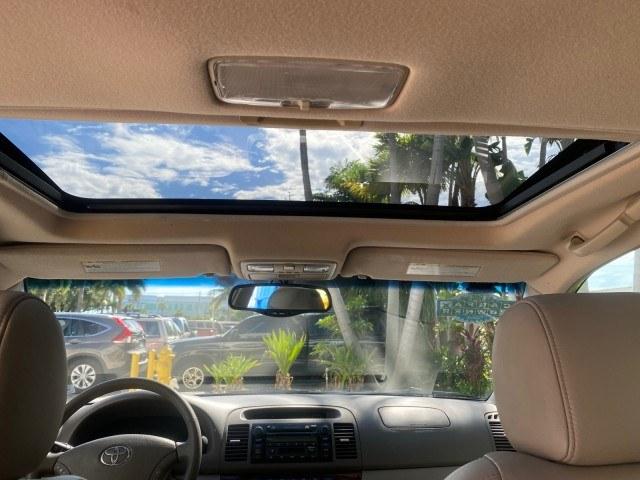 2005 Black /Taupe Toyota Camry XLE LOW MILES 76,231 1 OWNER (4T1BF32K25U) with an 3.0L DOHC MPFI Vvti 24-Valve V6 Engine engine, Automatic transmission, located at 4701 North Dixie Hwy, Pompano Beach, FL, 33064, (954) 422-2889, 26.240938, -80.123474 - OUR WEBPAGE FLORIDACARS1.COM HAS OVER 100 PHOTOS AND FREE CARFAX LINK 2005 Toyota Camry XLE V6 1 OWNER Sedan 4 DR 3.0L V6 F DOHC 24V Gasoline 28 MPG Front Wheel Drive Features ABS Brakes Air Conditioning Alloy Wheels AM/FM Stereo Automatic Transmission Cassette Player CD Audio Cruise Control JBL Sou- Photo#88