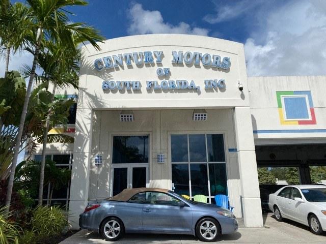 2007 Cosmic Blue Metallic /Ivory Toyota Camry Solara SLE LOW MILES 39,944 1 OWNER (4T1FA38P97U) with an 3.3L DOHC SMPI VVT-i 24-Valve V6 Engine engine, Automatic transmission, located at 4701 North Dixie Hwy, Pompano Beach, FL, 33064, (954) 422-2889, 26.240938, -80.123474 - OUR WEBPAGE FLORIDACARS1.COM HAS OVER 100 PHOTOS AND FREE CARFAX LINK 2007 Toyota Camry Solara SLE V6 1 OWNER Convertible 3.3L V6 F DOHC 24V Gasoline 29 MPG Front Wheel Drive Features ABS Brakes Air Conditioning Alloy Wheels AM/FM Stereo Automatic Transmission Auxiliary Audio Input Bluetooth Technol- Photo#0