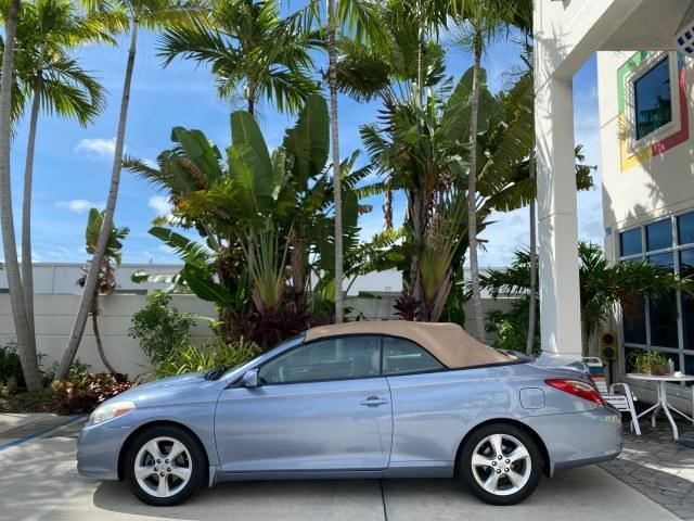 2007 Cosmic Blue Metallic /Ivory Toyota Camry Solara SLE LOW MILES 39,944 1 OWNER (4T1FA38P97U) with an 3.3L DOHC SMPI VVT-i 24-Valve V6 Engine engine, Automatic transmission, located at 4701 North Dixie Hwy, Pompano Beach, FL, 33064, (954) 422-2889, 26.240938, -80.123474 - OUR WEBPAGE FLORIDACARS1.COM HAS OVER 100 PHOTOS AND FREE CARFAX LINK 2007 Toyota Camry Solara SLE V6 1 OWNER Convertible 3.3L V6 F DOHC 24V Gasoline 29 MPG Front Wheel Drive Features ABS Brakes Air Conditioning Alloy Wheels AM/FM Stereo Automatic Transmission Auxiliary Audio Input Bluetooth Technol- Photo#4