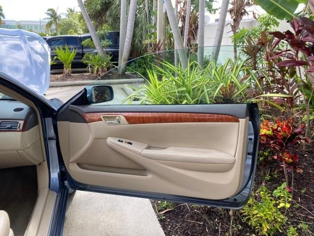 2007 Cosmic Blue Metallic /Ivory Toyota Camry Solara SLE LOW MILES 39,944 1 OWNER (4T1FA38P97U) with an 3.3L DOHC SMPI VVT-i 24-Valve V6 Engine engine, Automatic transmission, located at 4701 North Dixie Hwy, Pompano Beach, FL, 33064, (954) 422-2889, 26.240938, -80.123474 - OUR WEBPAGE FLORIDACARS1.COM HAS OVER 100 PHOTOS AND FREE CARFAX LINK 2007 Toyota Camry Solara SLE V6 1 OWNER Convertible 3.3L V6 F DOHC 24V Gasoline 29 MPG Front Wheel Drive Features ABS Brakes Air Conditioning Alloy Wheels AM/FM Stereo Automatic Transmission Auxiliary Audio Input Bluetooth Technol- Photo#11