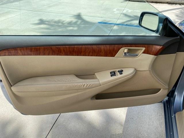 2007 Cosmic Blue Metallic /Ivory Toyota Camry Solara SLE LOW MILES 39,944 1 OWNER (4T1FA38P97U) with an 3.3L DOHC SMPI VVT-i 24-Valve V6 Engine engine, Automatic transmission, located at 4701 North Dixie Hwy, Pompano Beach, FL, 33064, (954) 422-2889, 26.240938, -80.123474 - OUR WEBPAGE FLORIDACARS1.COM HAS OVER 100 PHOTOS AND FREE CARFAX LINK 2007 Toyota Camry Solara SLE V6 1 OWNER Convertible 3.3L V6 F DOHC 24V Gasoline 29 MPG Front Wheel Drive Features ABS Brakes Air Conditioning Alloy Wheels AM/FM Stereo Automatic Transmission Auxiliary Audio Input Bluetooth Technol- Photo#61