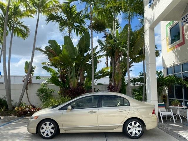 2007 Borrego Beige Metallic /Ivory Honda Civic Sdn LX LOW MILES 24,174 1 OWNER (1HGFA16547L) with an 1.8L SOHC MPFI 16-Valve i-VTEC I4 Engine engine, Automatic transmission, located at 4701 North Dixie Hwy, Pompano Beach, FL, 33064, (954) 422-2889, 26.240938, -80.123474 - OUR WEBPAGE FLORIDACARS1.COM HAS OVER 100 PHOTOS AND FREE CARFAX LINK 2007 Honda Civic LX 1 OWNER Sedan 4 DR 1.8L I4 F SOHC 16V Gasoline Front wheel drive Features ABS Brakes Air Conditioning AM/FM Stereo Automatic Transmission Auxiliary Audio Input CD Audio Cloth Seats Cruise Control Power Locks Po- Photo#4