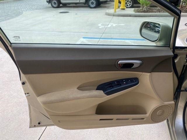 2007 Borrego Beige Metallic /Ivory Honda Civic Sdn LX LOW MILES 24,174 1 OWNER (1HGFA16547L) with an 1.8L SOHC MPFI 16-Valve i-VTEC I4 Engine engine, Automatic transmission, located at 4701 North Dixie Hwy, Pompano Beach, FL, 33064, (954) 422-2889, 26.240938, -80.123474 - OUR WEBPAGE FLORIDACARS1.COM HAS OVER 100 PHOTOS AND FREE CARFAX LINK 2007 Honda Civic LX 1 OWNER Sedan 4 DR 1.8L I4 F SOHC 16V Gasoline Front wheel drive Features ABS Brakes Air Conditioning AM/FM Stereo Automatic Transmission Auxiliary Audio Input CD Audio Cloth Seats Cruise Control Power Locks Po- Photo#41