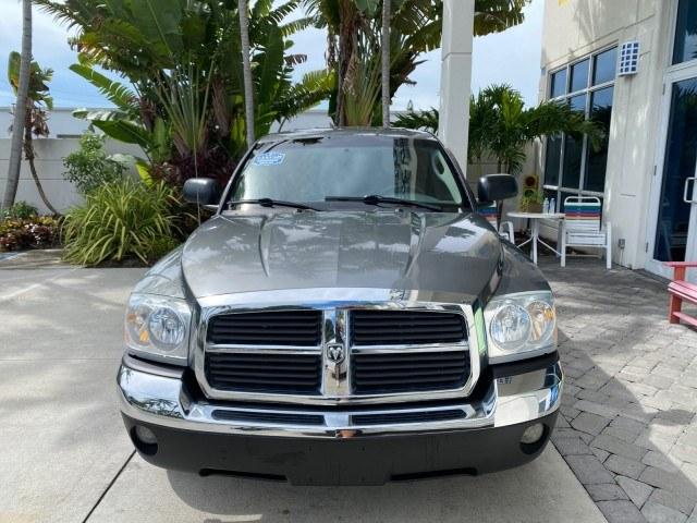2005 Mineral Gray Metallic /Med Slate Gray Dodge Dakota SLT LOW MILES 70,362 4WD (1D7HW42K55S) with an 3.7L V6 Magnum Engine engine, Automatic transmission, located at 4701 North Dixie Hwy, Pompano Beach, FL, 33064, (954) 422-2889, 26.240938, -80.123474 - OUR WEBPAGE FLORIDACARS1.COM HAS OVER 100 PHOTOS AND FREE CARFAX LINK 2005 Dodge Dakota SLT Club Cab Pickup 3.7L V6 F Gasoline 20 MPG Rear Wheel Drive w/ 4X4 Features 4WD/AWD ABS Brakes Air Conditioning Alloy Wheels AM/FM Stereo Automatic Transmission Bed Cover Bed Liner CD Audio Cloth Seats Cruise- Photo#2