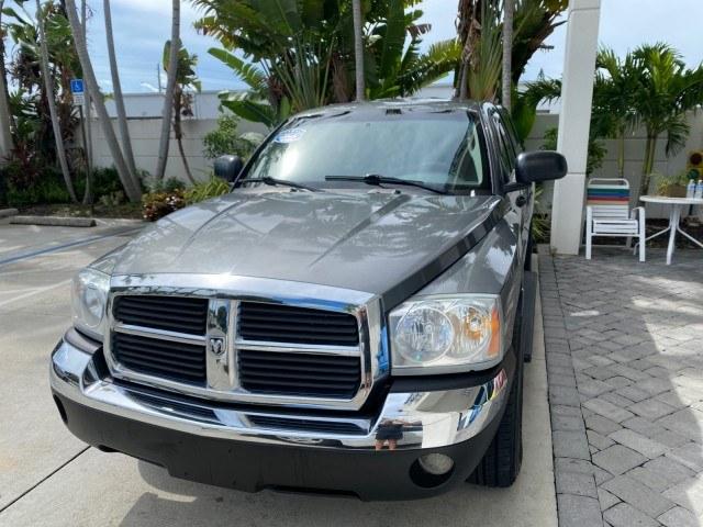 2005 Mineral Gray Metallic /Med Slate Gray Dodge Dakota SLT LOW MILES 70,362 4WD (1D7HW42K55S) with an 3.7L V6 Magnum Engine engine, Automatic transmission, located at 4701 North Dixie Hwy, Pompano Beach, FL, 33064, (954) 422-2889, 26.240938, -80.123474 - OUR WEBPAGE FLORIDACARS1.COM HAS OVER 100 PHOTOS AND FREE CARFAX LINK 2005 Dodge Dakota SLT Club Cab Pickup 3.7L V6 F Gasoline 20 MPG Rear Wheel Drive w/ 4X4 Features 4WD/AWD ABS Brakes Air Conditioning Alloy Wheels AM/FM Stereo Automatic Transmission Bed Cover Bed Liner CD Audio Cloth Seats Cruise- Photo#3