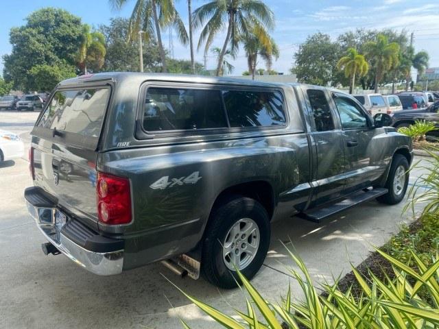 2005 Mineral Gray Metallic /Med Slate Gray Dodge Dakota SLT LOW MILES 70,362 4WD (1D7HW42K55S) with an 3.7L V6 Magnum Engine engine, Automatic transmission, located at 4701 North Dixie Hwy, Pompano Beach, FL, 33064, (954) 422-2889, 26.240938, -80.123474 - OUR WEBPAGE FLORIDACARS1.COM HAS OVER 100 PHOTOS AND FREE CARFAX LINK 2005 Dodge Dakota SLT Club Cab Pickup 3.7L V6 F Gasoline 20 MPG Rear Wheel Drive w/ 4X4 Features 4WD/AWD ABS Brakes Air Conditioning Alloy Wheels AM/FM Stereo Automatic Transmission Bed Cover Bed Liner CD Audio Cloth Seats Cruise- Photo#7