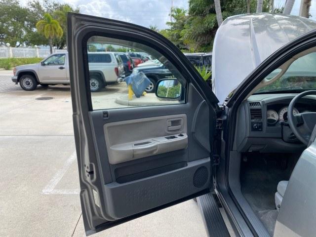 2005 Mineral Gray Metallic /Med Slate Gray Dodge Dakota SLT LOW MILES 70,362 4WD (1D7HW42K55S) with an 3.7L V6 Magnum Engine engine, Automatic transmission, located at 4701 North Dixie Hwy, Pompano Beach, FL, 33064, (954) 422-2889, 26.240938, -80.123474 - OUR WEBPAGE FLORIDACARS1.COM HAS OVER 100 PHOTOS AND FREE CARFAX LINK 2005 Dodge Dakota SLT Club Cab Pickup 3.7L V6 F Gasoline 20 MPG Rear Wheel Drive w/ 4X4 Features 4WD/AWD ABS Brakes Air Conditioning Alloy Wheels AM/FM Stereo Automatic Transmission Bed Cover Bed Liner CD Audio Cloth Seats Cruise- Photo#9