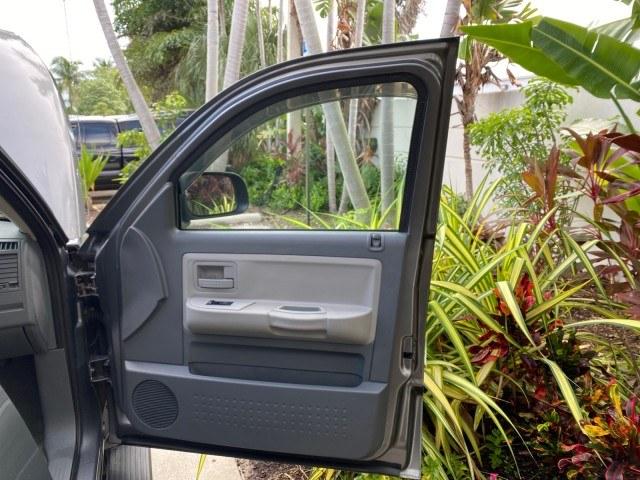 2005 Mineral Gray Metallic /Med Slate Gray Dodge Dakota SLT LOW MILES 70,362 4WD (1D7HW42K55S) with an 3.7L V6 Magnum Engine engine, Automatic transmission, located at 4701 North Dixie Hwy, Pompano Beach, FL, 33064, (954) 422-2889, 26.240938, -80.123474 - OUR WEBPAGE FLORIDACARS1.COM HAS OVER 100 PHOTOS AND FREE CARFAX LINK 2005 Dodge Dakota SLT Club Cab Pickup 3.7L V6 F Gasoline 20 MPG Rear Wheel Drive w/ 4X4 Features 4WD/AWD ABS Brakes Air Conditioning Alloy Wheels AM/FM Stereo Automatic Transmission Bed Cover Bed Liner CD Audio Cloth Seats Cruise- Photo#11