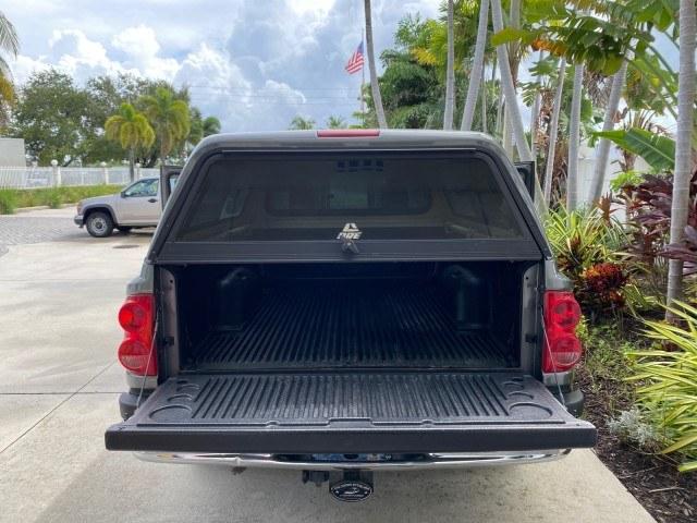 2005 Mineral Gray Metallic /Med Slate Gray Dodge Dakota SLT LOW MILES 70,362 4WD (1D7HW42K55S) with an 3.7L V6 Magnum Engine engine, Automatic transmission, located at 4701 North Dixie Hwy, Pompano Beach, FL, 33064, (954) 422-2889, 26.240938, -80.123474 - OUR WEBPAGE FLORIDACARS1.COM HAS OVER 100 PHOTOS AND FREE CARFAX LINK 2005 Dodge Dakota SLT Club Cab Pickup 3.7L V6 F Gasoline 20 MPG Rear Wheel Drive w/ 4X4 Features 4WD/AWD ABS Brakes Air Conditioning Alloy Wheels AM/FM Stereo Automatic Transmission Bed Cover Bed Liner CD Audio Cloth Seats Cruise- Photo#15